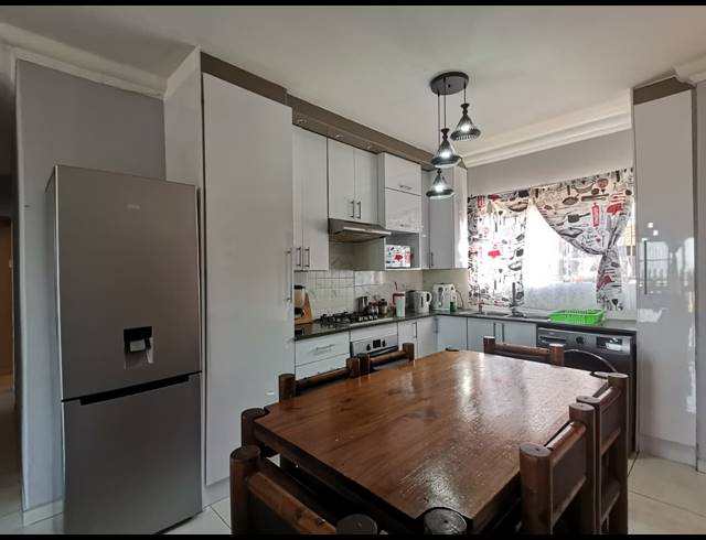 3 BEDROOM TOWNHOUSE FOR SALE IN KIBLER PARK